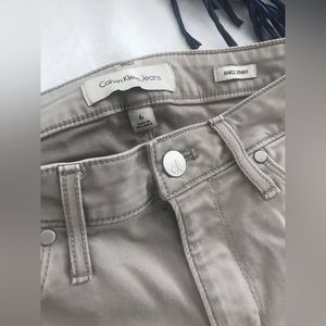 Calvin Klein jeans taupe skinny pants, size 6. EUC soft 98% cotton 2% elastase